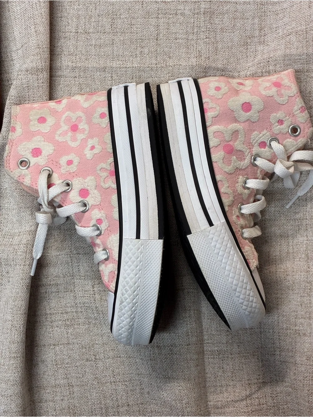 Converse All Star Lift Platform Floral Chenille High Tops in a light pink 🌸